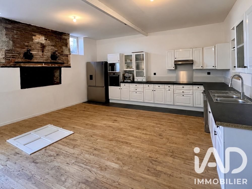 vente Maison - 6 pièce(s) - 332 m² Berneuil (16480)