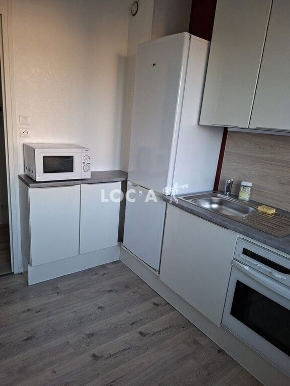 660€ CC / Mois A SAISIR!! PROX GARE f2 meublé au 2éme et....