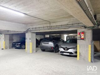  Parking / Garage à vendre 2020 m²