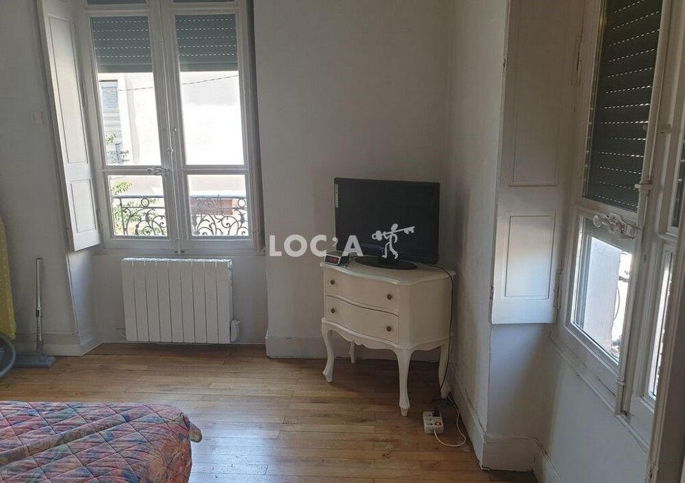 900€ cc / Mois A VISITER!! f3 meublé composé d'une entré....