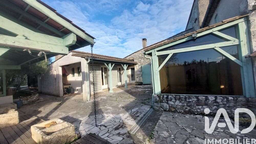Maison 8 pièces 247 m² · à Vélines · 247 m² · 180 000 €