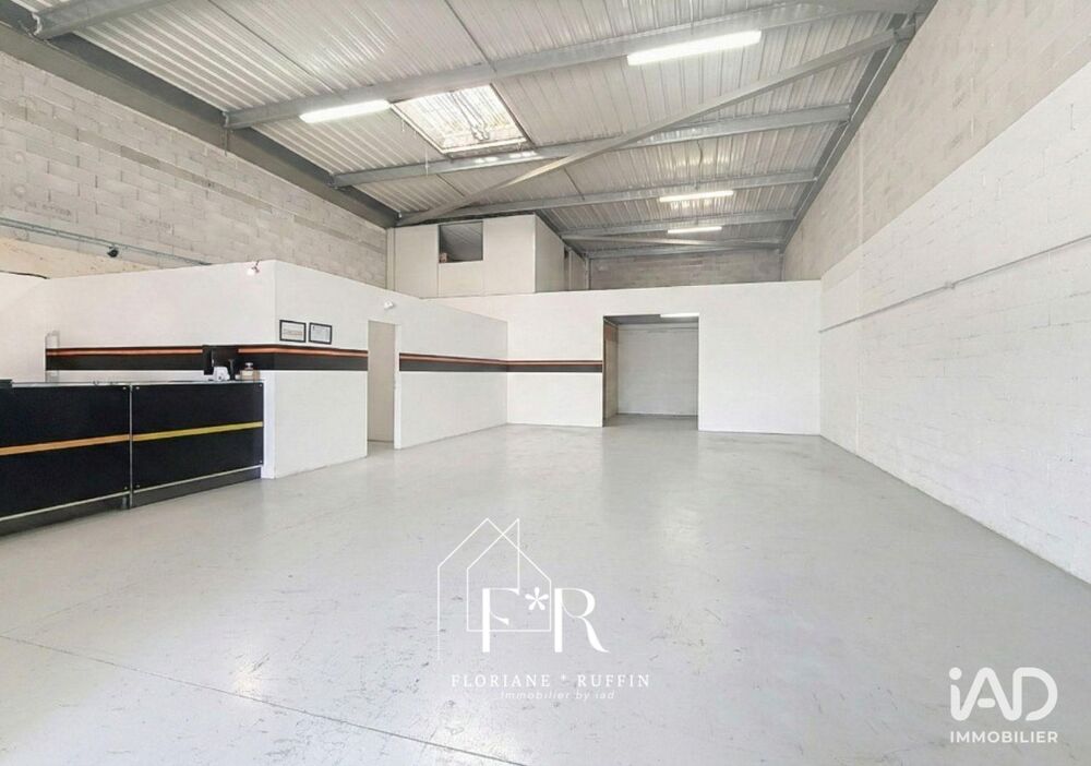   Location Local d'activités 245 m&sup2; 