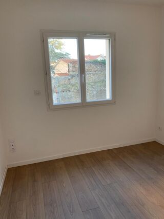  Appartement à louer 3 pièces 80 m²