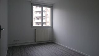  Appartement à louer 4 pièces 75 m²