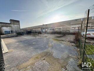  Parking / Garage à louer 131 m²