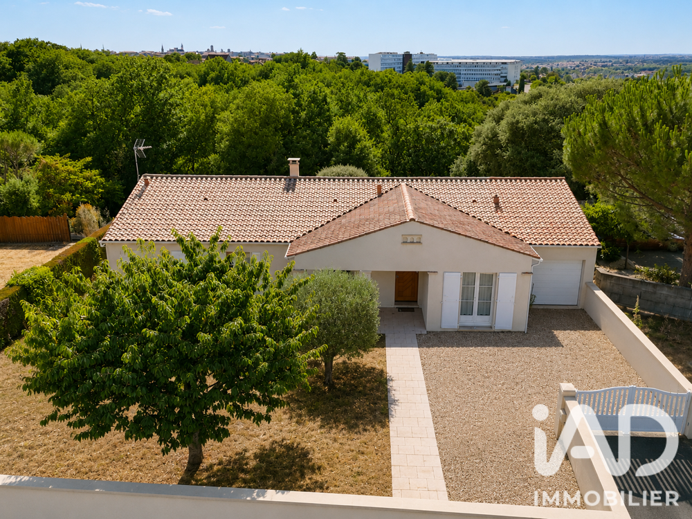 vente Maison - 6 pièce(s) - 130 m² Angoulême (16000)