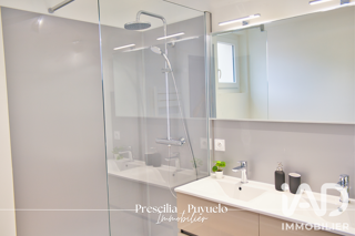  Appartement à louer 4 pièces 85 m²