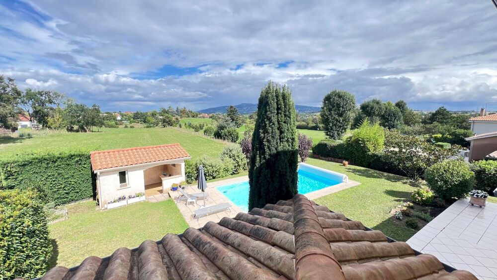 Au fond d'une impasse, au calme avec vue, belle maison b....
