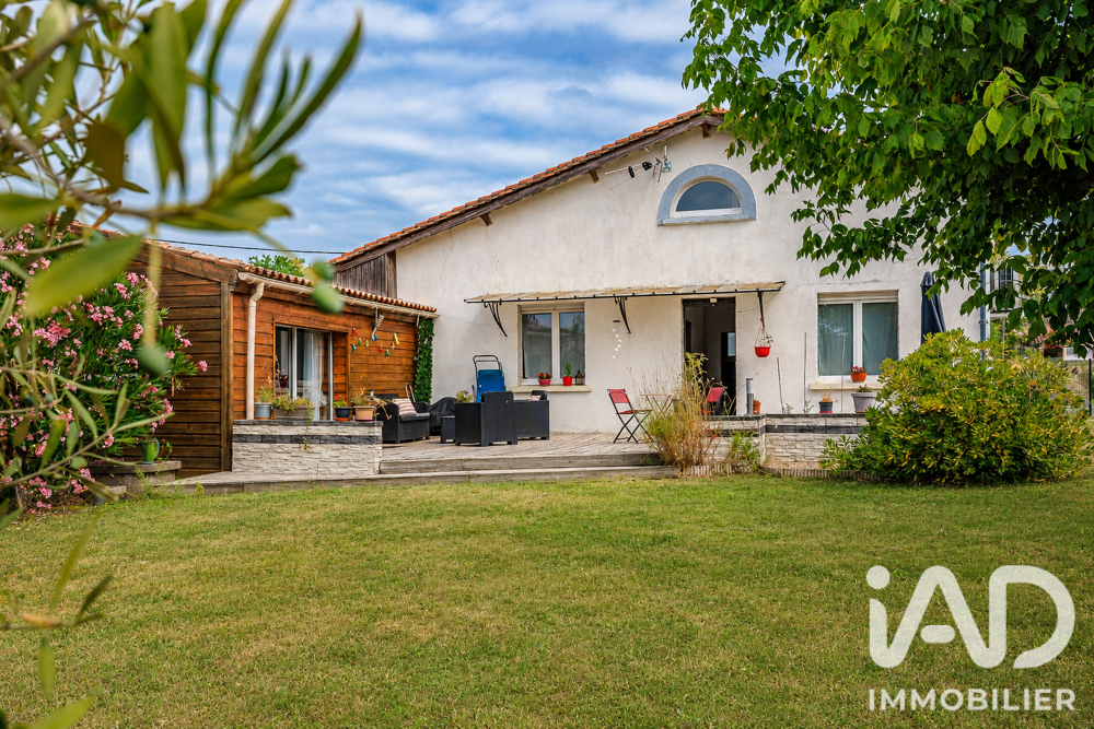Vente Maison Vente Maison de campagne 7 pièces Saint-sauveur-de-puynormand