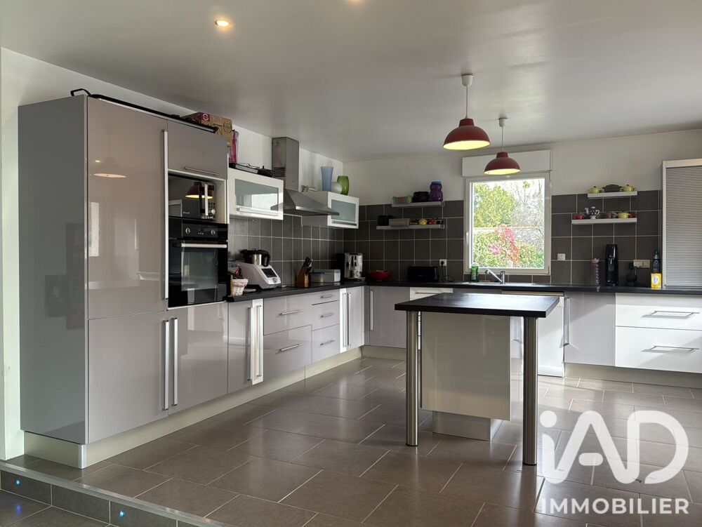 Vente Maison Vente Maison traditionnelle 8 pièces Dol-de-bretagne