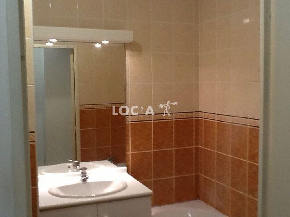 1025€CC / Mois A VISITER sur LYON 08 BACHUT Spacieux T3....