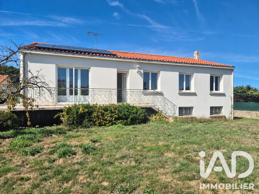 Vente Maison Vente Maison de village 7 pièces Saint-georges-de-pointindoux