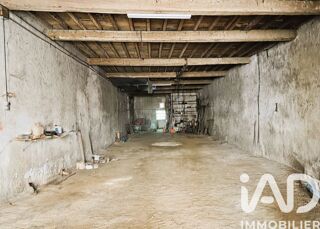  Parking / Garage à vendre 183 m²