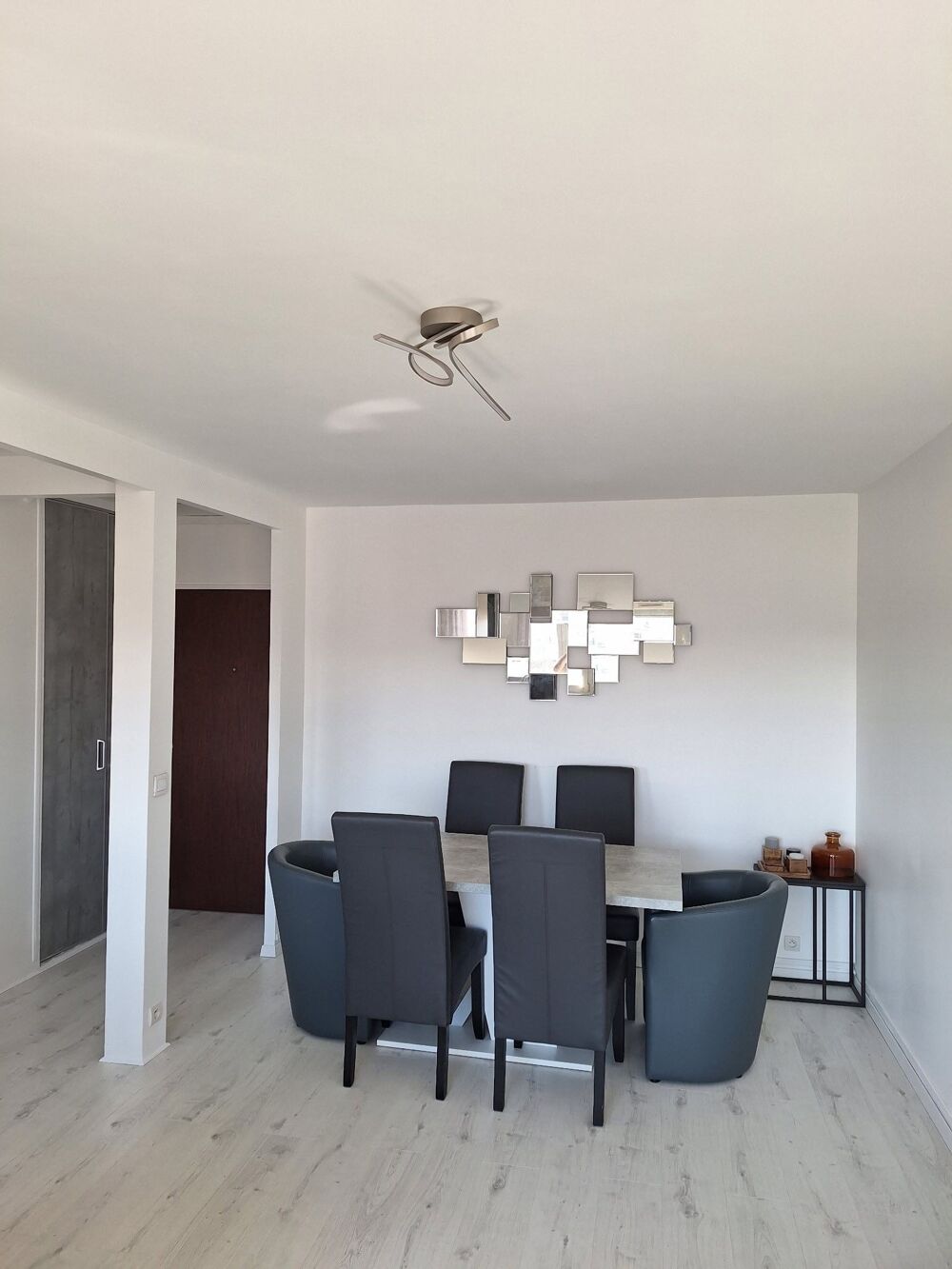 2P lumineux avec balcon, parking et vue dégagée dernier au étage
