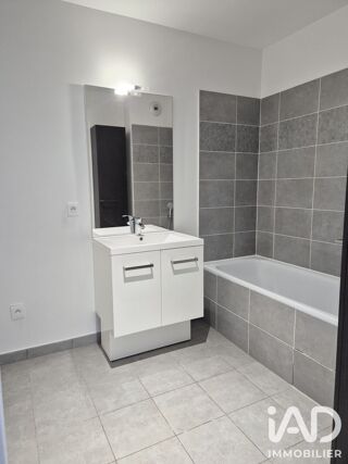  Appartement à louer 3 pièces 82 m²