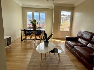  Appartement à louer 3 pièces 74 m²
