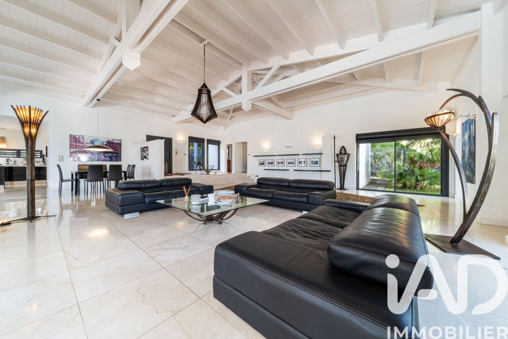 vente Maison - 8 pièce(s) - 385 m² Saint-Pierre (97410)