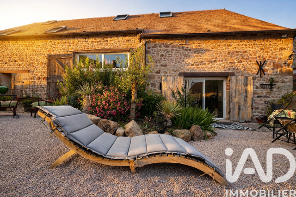 Maison 7 pièces 266 m² · à Saint-Martin-de-Salencey · 266 m² · 460 000 €