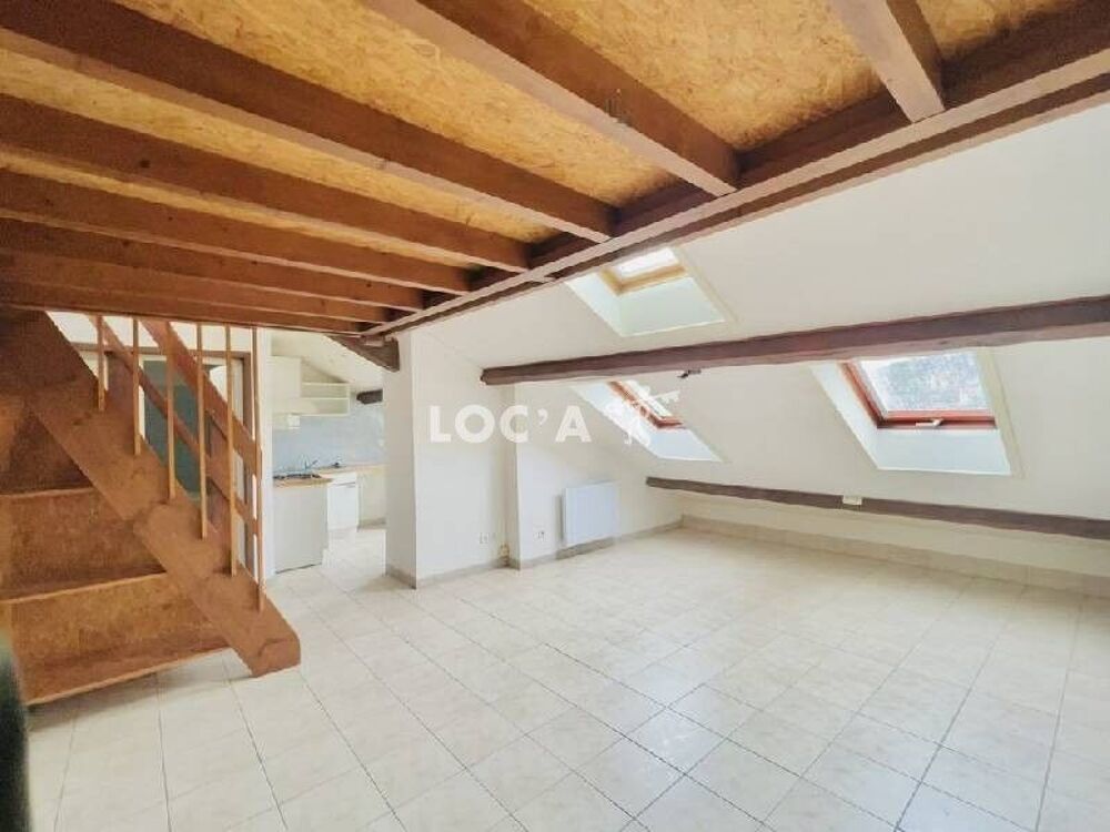 880€ CC / Mois A SAISIR!! f2bis composé d'une entrée, sé....