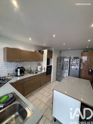 Appartement à louer 6 pièces 130 m²