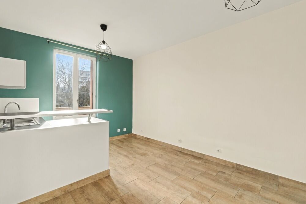Lyon 8 - Studio lumineux dans copropriété style Art déco