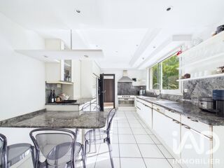  Maison à louer 6 pièces 233 m²