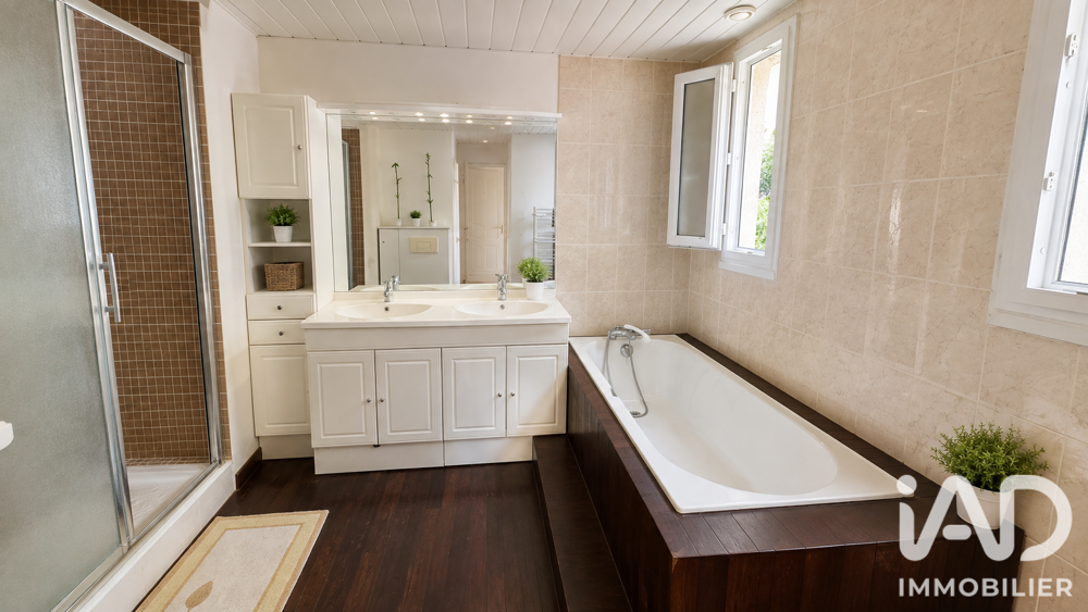 Vente Maison Vente Maison traditionnelle 8 pièces Noisy-le-roi
