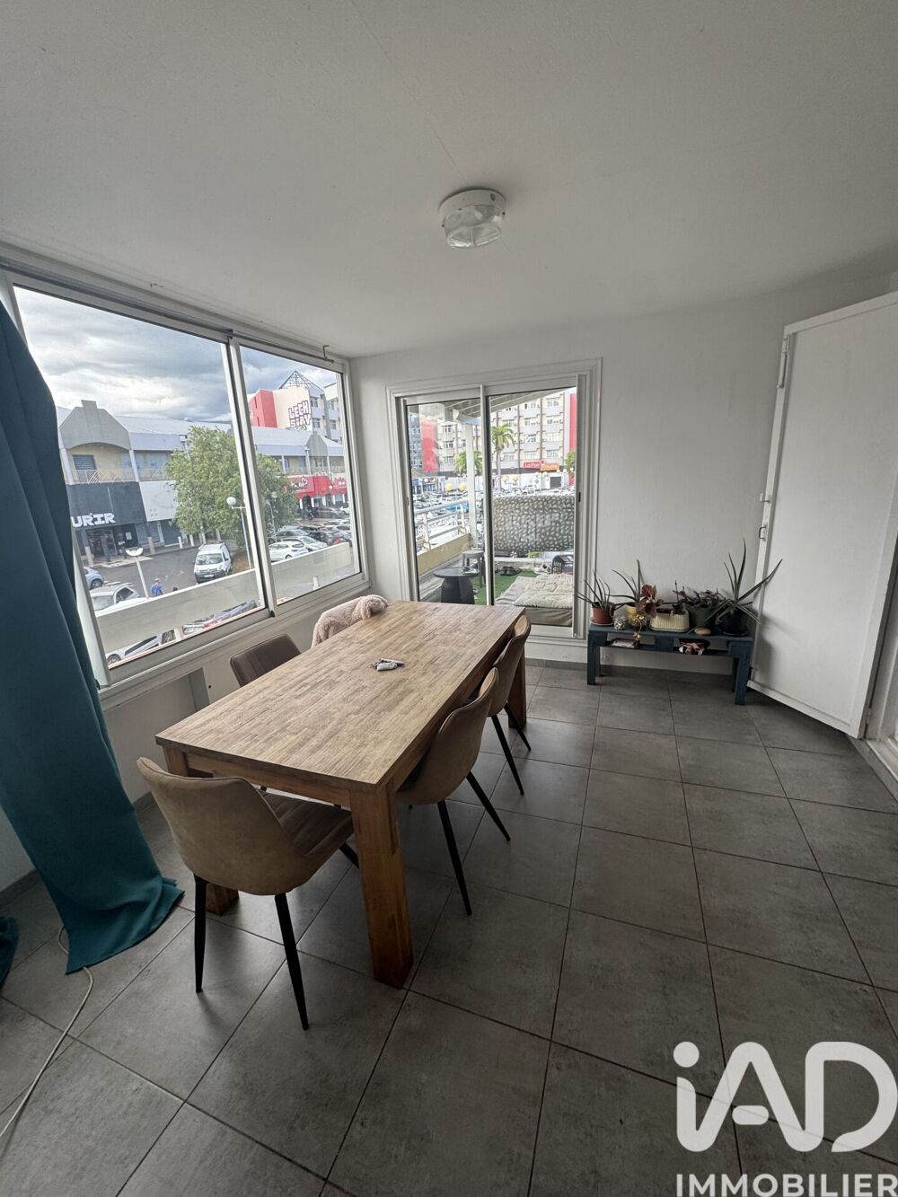 vente Appartement - 6 pièce(s) - 92 m² Saint-Pierre (97410)