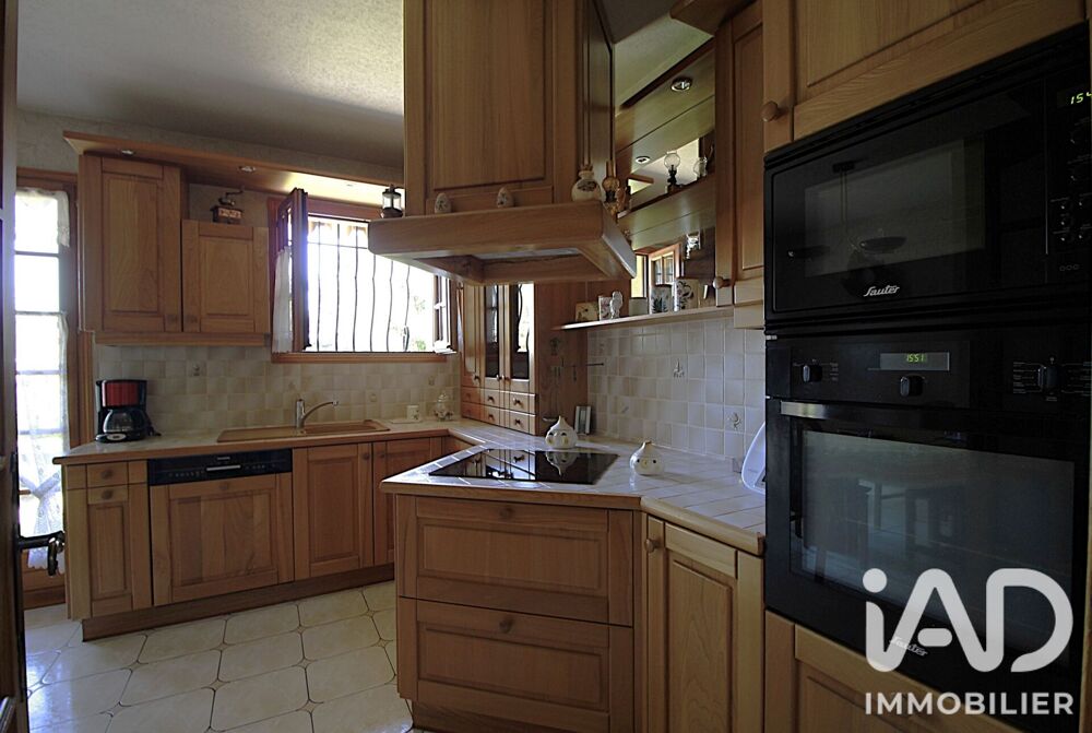 Vente Maison Vente Maison traditionnelle 7 pièces Mandres-les-roses