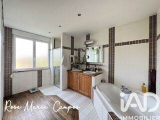  Maison à vendre 11 pièces 242 m²