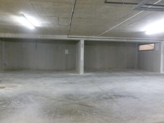  Parking / Garage � louer 