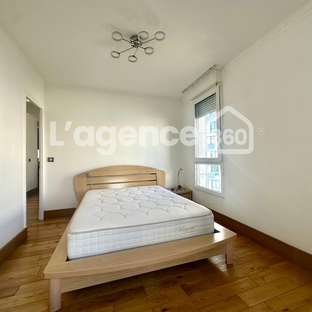 Location Appartement Appartement, 3 pièces, balcon, parking - Courbevoie Courbevoie