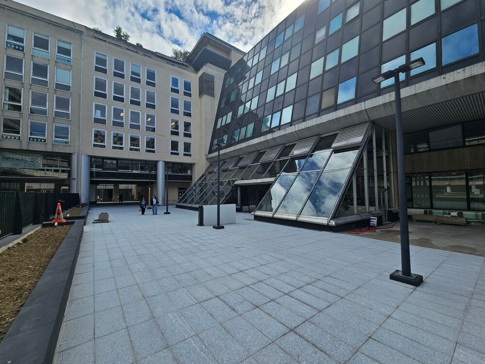   Bureaux 170 m² = 75 m² + 95 m² au 32 rue de Paradis 75010 Paris Paris 10