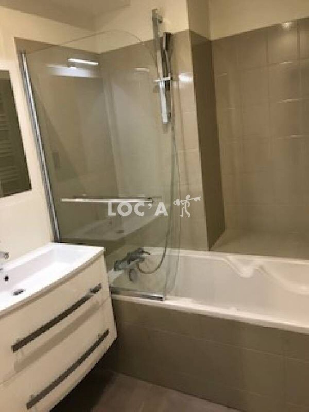 780€ cc / Mois - Spacieux appartement F2 de 65 m² traver....