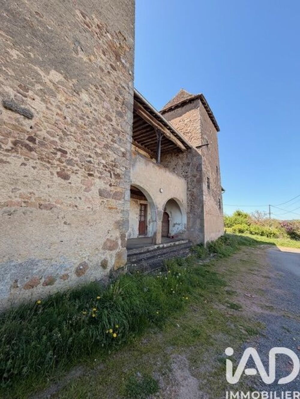 Maison 8 pièces 235 m² · à Saint-Martin-de-Salencey · 235 m² · 150 000 €