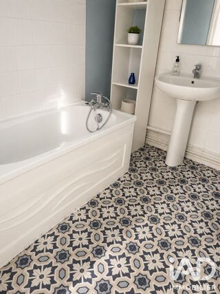  Appartement à louer 3 pièces 77 m²