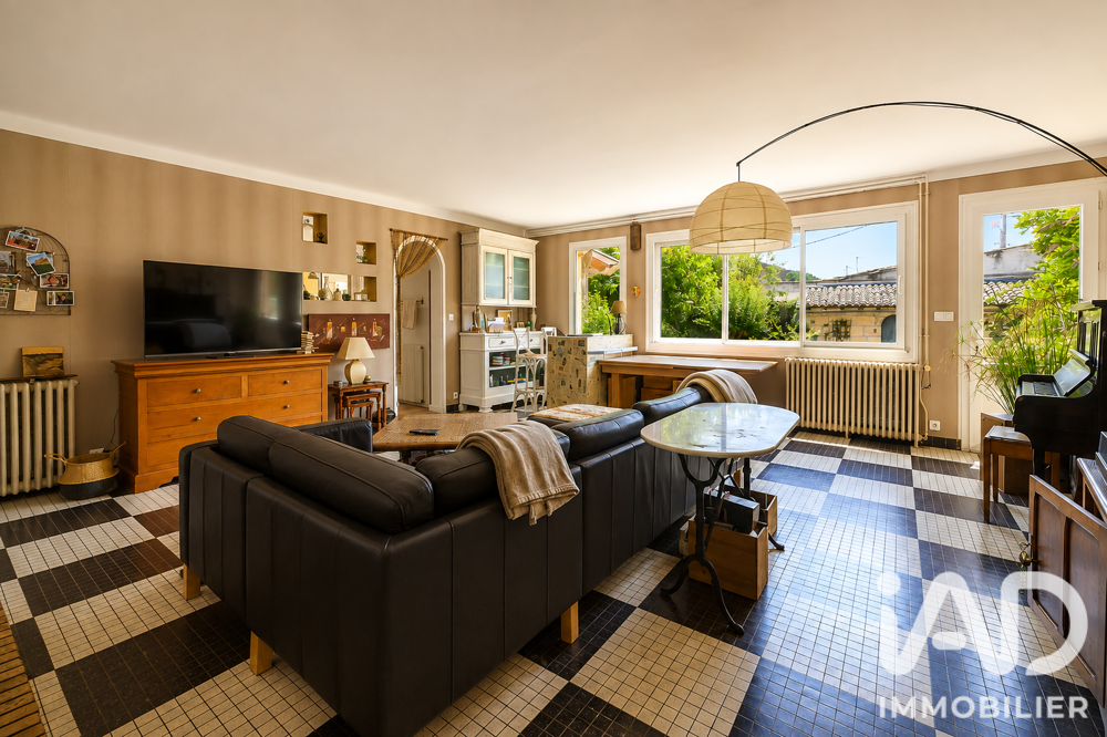 Maison 9 pièces 322 m² · à Saint-Médard-de-Guizières · 322 m² · 257 000 €