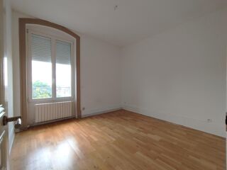 Appartement à louer 3 pièces 75 m²
