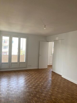  Appartement à louer 4 pièces 82 m²