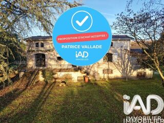 Maison 7 pièces 220 m² · à La Rochefoucauld-en-Angoumois · 220 m² · 250 000 €