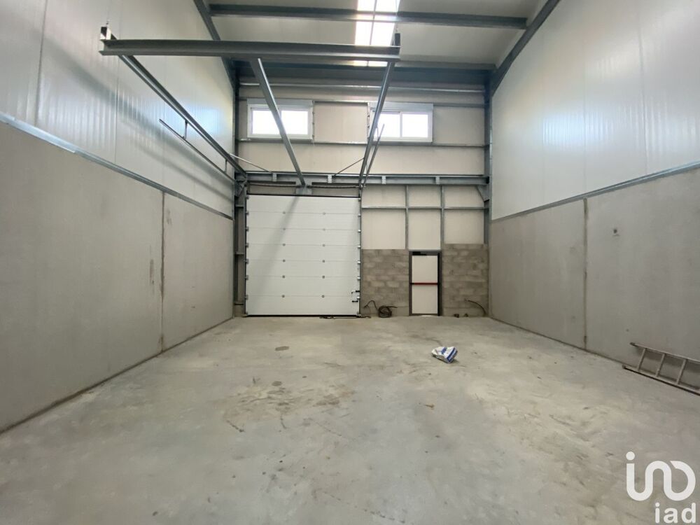   Location Local d'activités 122 m&sup2; 