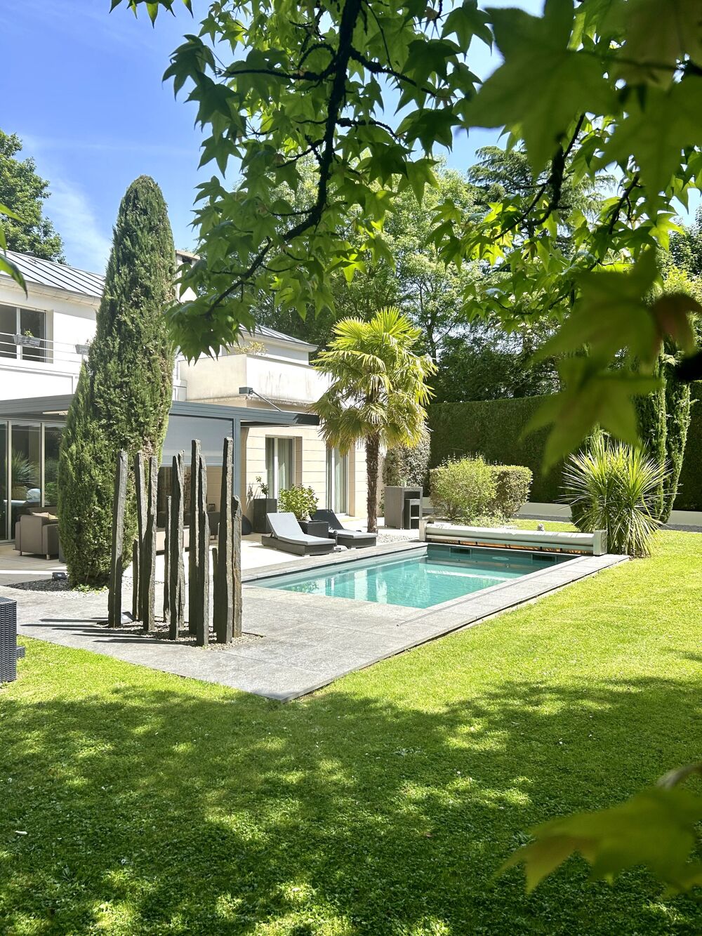 Vente Maison Villa d'architecte avec piscine et volumes exceptionnels La celle saint cloud ; feuillaume sud