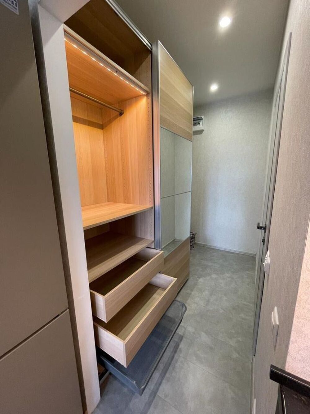 Location Appartement Studio meublé 24m² - paris 17e (rue des dames / metro villiers) Paris 17