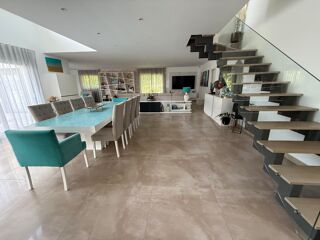  Maison � vendre 6 pi�ces 220 m�