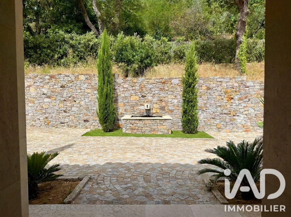 Vente Maison Vente Maison traditionnelle 13 pièces La garde-freinet