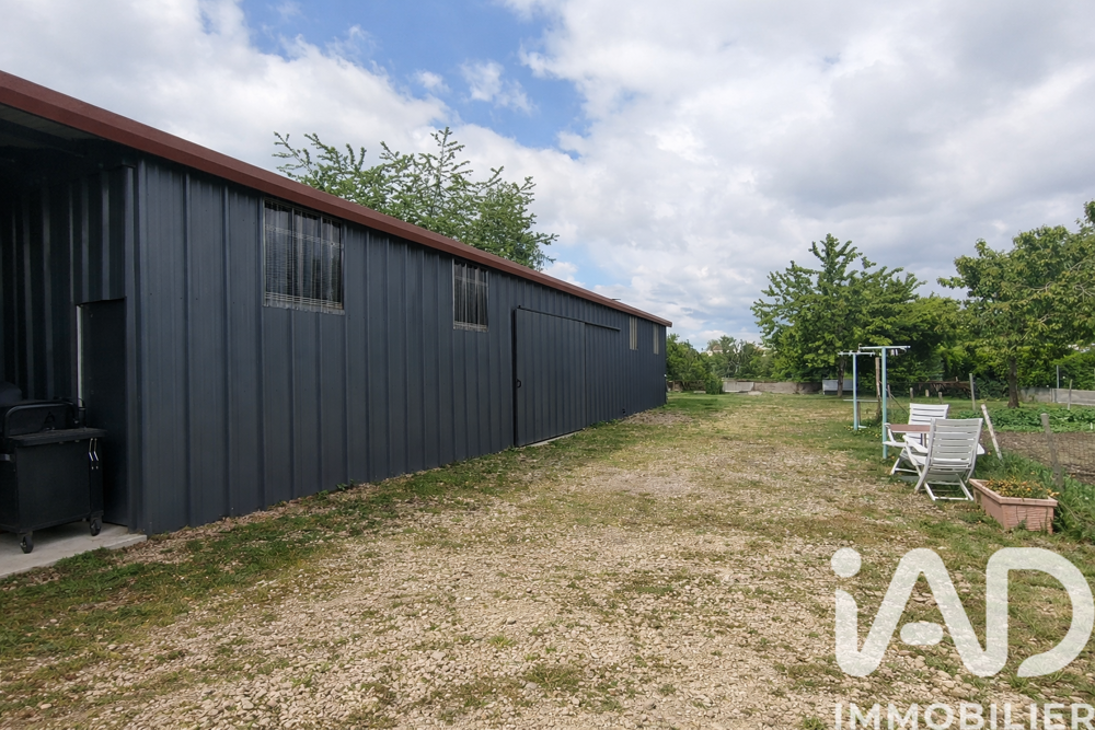 vente Parking / Garage - 533 m² Saint-Pierre-Laval (42620)