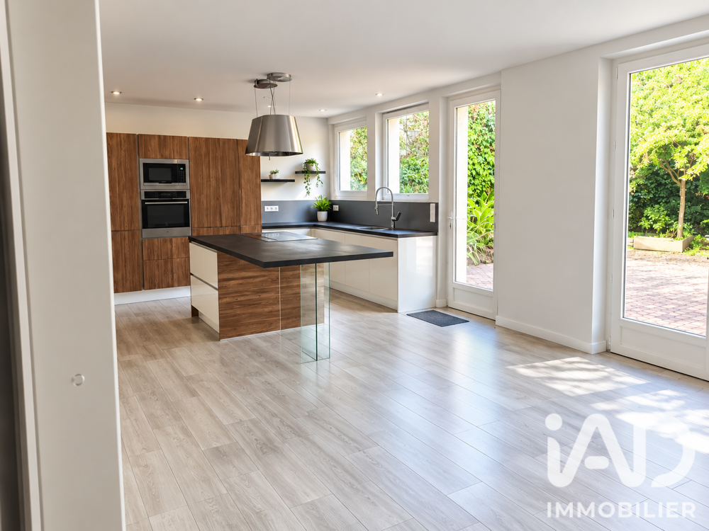 Vente Maison Vente Maison de ville 9 pièces La châtaigneraie