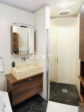  Appartement à louer 2 pièces 65 m²