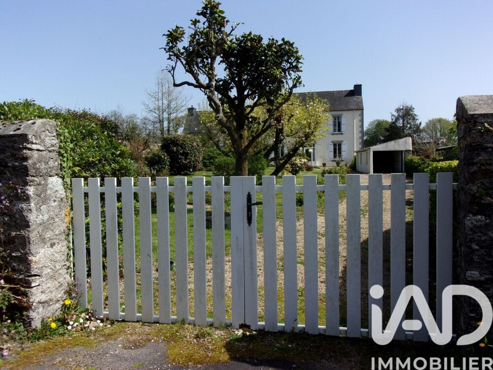 Maison 8 pièces 230 m² · à Locmaria Berrien · 230 m² · 243 000 €