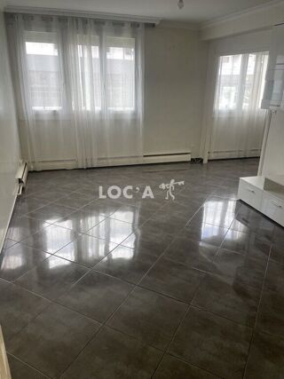  Appartement à louer 4 pièces 76 m²
